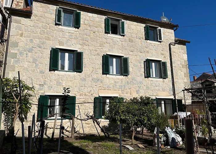 Perfectly Located Cherry Stone House *