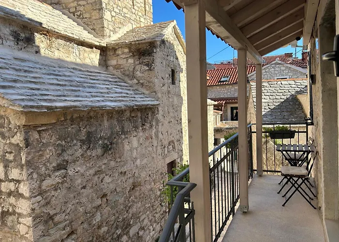 Perfectly Located Cherry Stone House Split