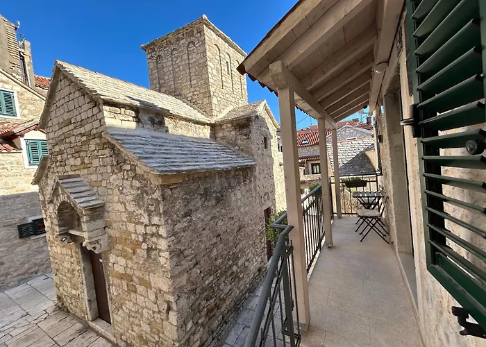 Perfectly Located Cherry Stone House Apartment