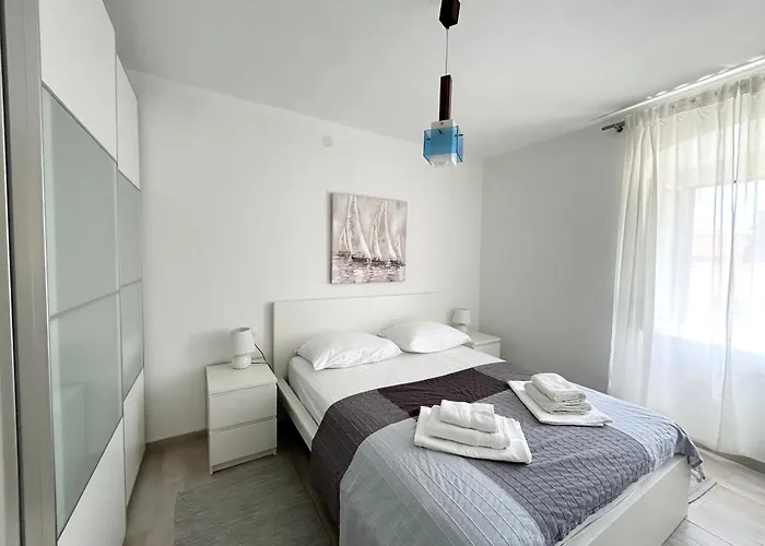 Apartment Perfectly Located Cherry Stone House Split