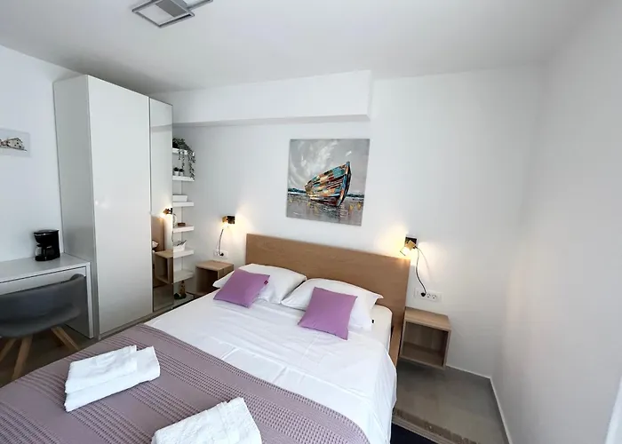 Perfectly Located Cherry Stone House Split