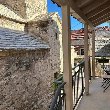 Perfectly Located Cherry Stone House ספליט