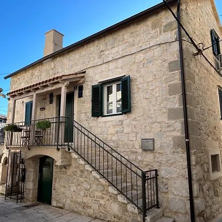 Perfectly Located Cherry Stone House דירה *